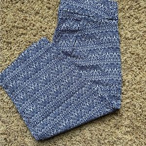 Counterparts Blue & White Pattern Pull On Capri Pants. Size 12P